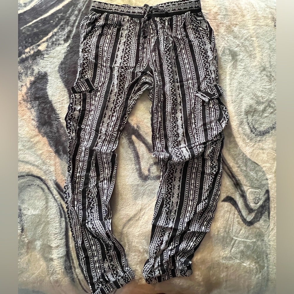 Patterned cuffed pants